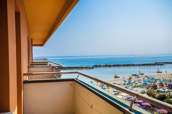 Imagen de la habitación del HOTEL COLA FRONTEMARE. Foto 7