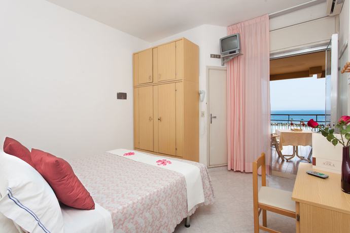 Imagen de la habitación del HOTEL COLA FRONTEMARE. Foto 10