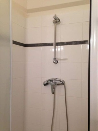 Imagen de la habitación del HOTEL DE LA POMME D\'OR. Foto 17