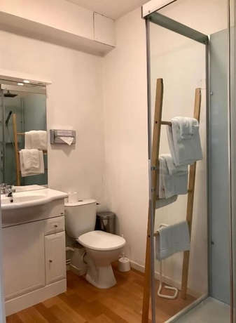 Imagen de la habitación del HOTEL DES BAINS, FIGEAC. Foto 14