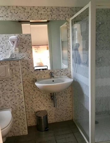 Imagen de la habitación del HOTEL DES BAINS, FIGEAC. Foto 15