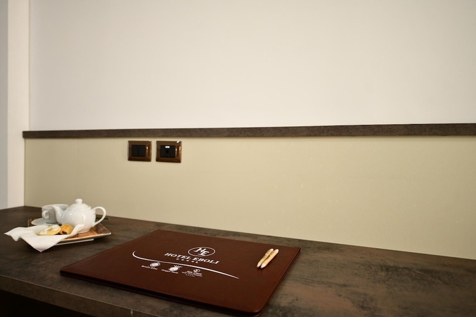 Imagen de la habitación del HOTEL EBOLI. Foto 4