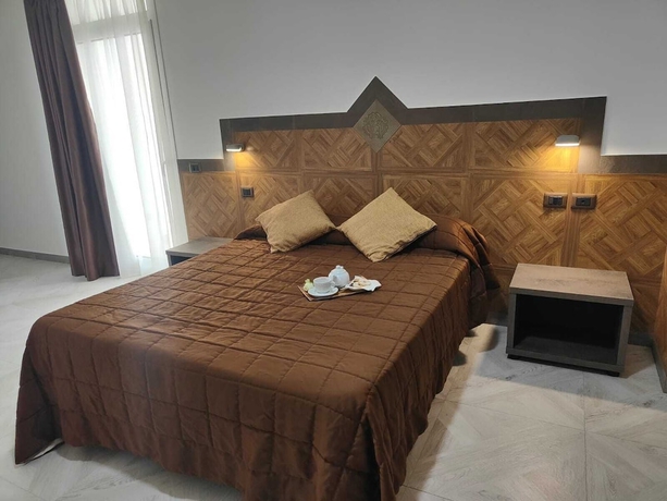 Imagen de la habitación del HOTEL EBOLI. Foto 5