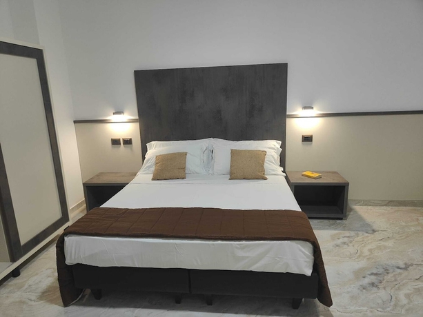 Imagen de la habitación del HOTEL EBOLI. Foto 6