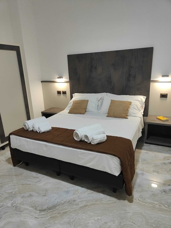 Imagen de la habitación del HOTEL EBOLI. Foto 7