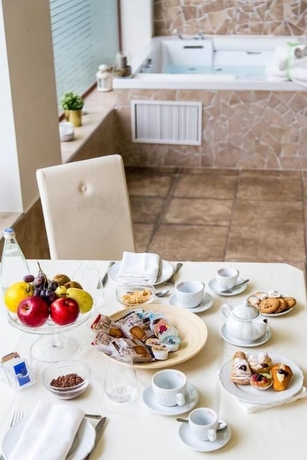 Imagen de la habitación del HOTEL EBOLI. Foto 8