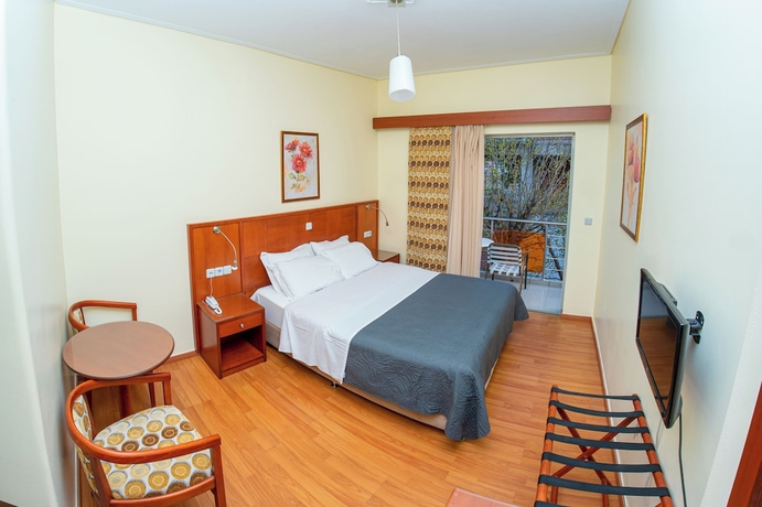 Imagen de la habitación del HOTEL ENA. Foto 2