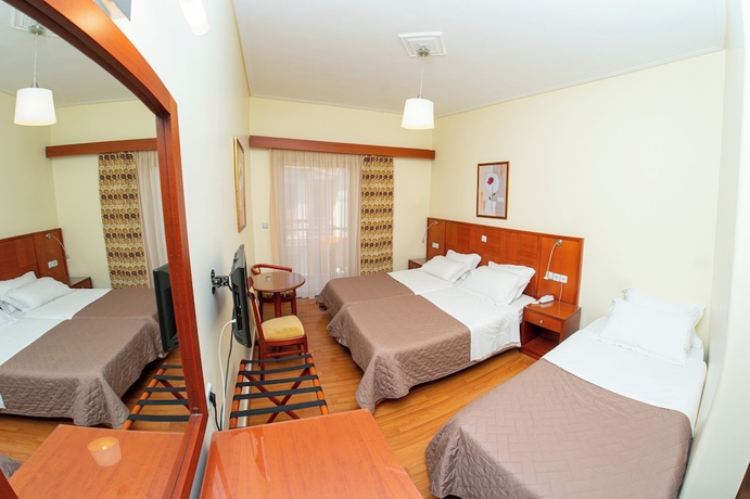 Imagen de la habitación del HOTEL ENA. Foto 4