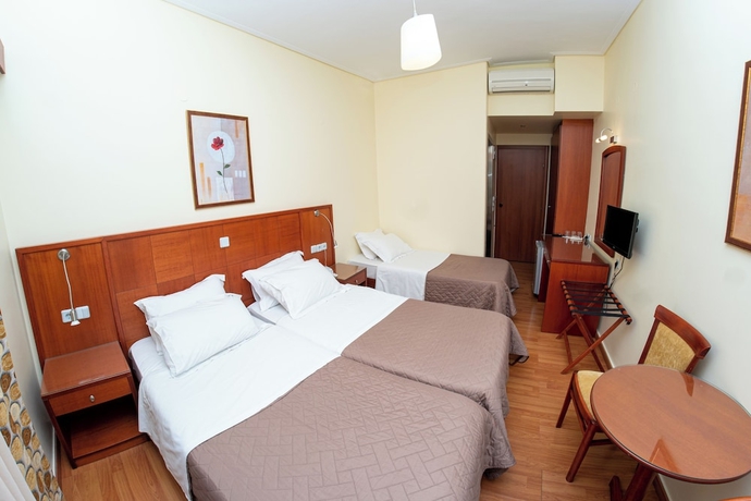 Imagen de la habitación del HOTEL ENA. Foto 8