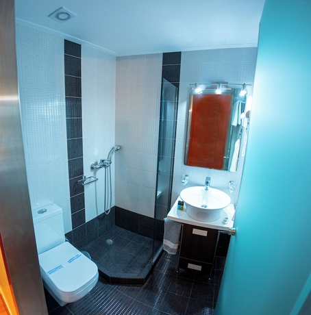 Imagen de la habitación del HOTEL ENA. Foto 13