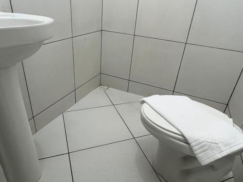 Imagen de la habitación del HOTEL FARAOH. Foto 18