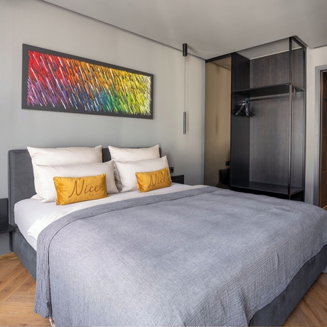 Imagen de la habitación del HOTEL NICE. Foto 2