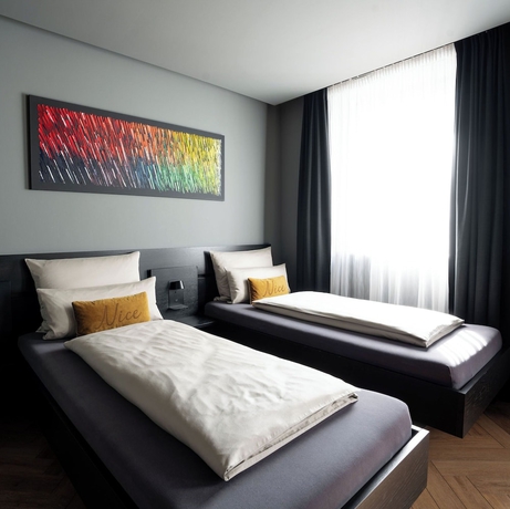 Imagen de la habitación del HOTEL NICE. Foto 6