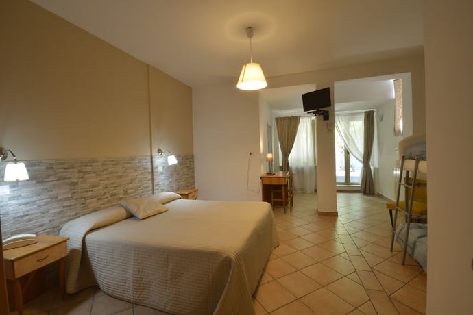 Imagen de la habitación del HOTEL PINETA RISTORANTE. Foto 8