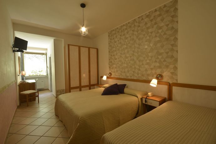 Imagen de la habitación del HOTEL PINETA RISTORANTE. Foto 11