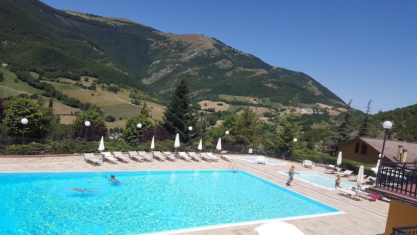 Imagen de la piscina del HOTEL PINETA RISTORANTE. Foto 13