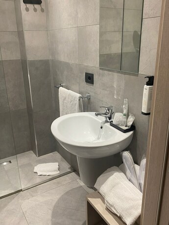 Imagen de la habitación del HOTEL PORTUM. Foto 17