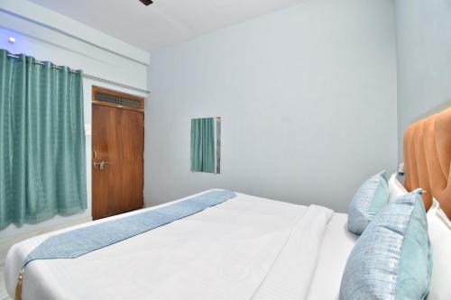 Imagen general del HOTEL RAMAYAN FREE PICKUP FROM RAILWAY STATION AC ROOMs. Foto 3