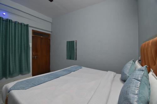 Imagen general del HOTEL RAMAYAN FREE PICKUP FROM RAILWAY STATION AC ROOMs. Foto 6