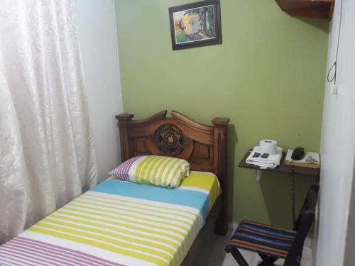 Imagen de la habitación del HOTEL SAN PATRICIO. Foto 14