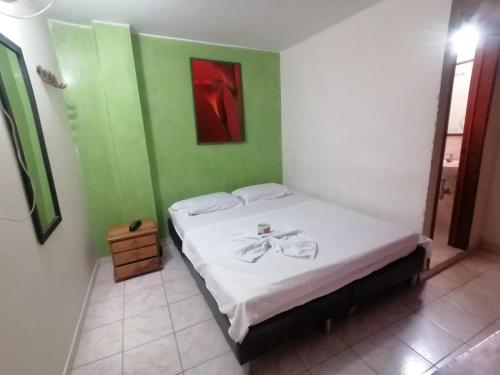 Imagen de la habitación del HOTEL SAN PATRICIO. Foto 18