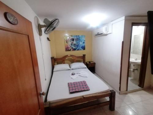 Imagen de la habitación del HOTEL SAN PATRICIO. Foto 20