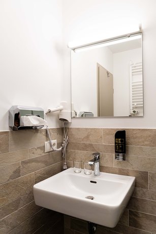Imagen de la habitación del HOTEL83. Foto 8