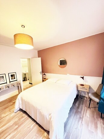 Imagen de la habitación del HOTELandCANTINE DE LA PLAGE. Foto 18