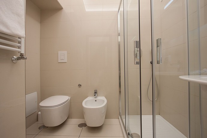 Imagen de la habitación del HUB NAPLES. Foto 5