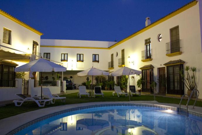 Imagen de la piscina del Hacienda Olontigi Casa Rural Superior. Foto 14