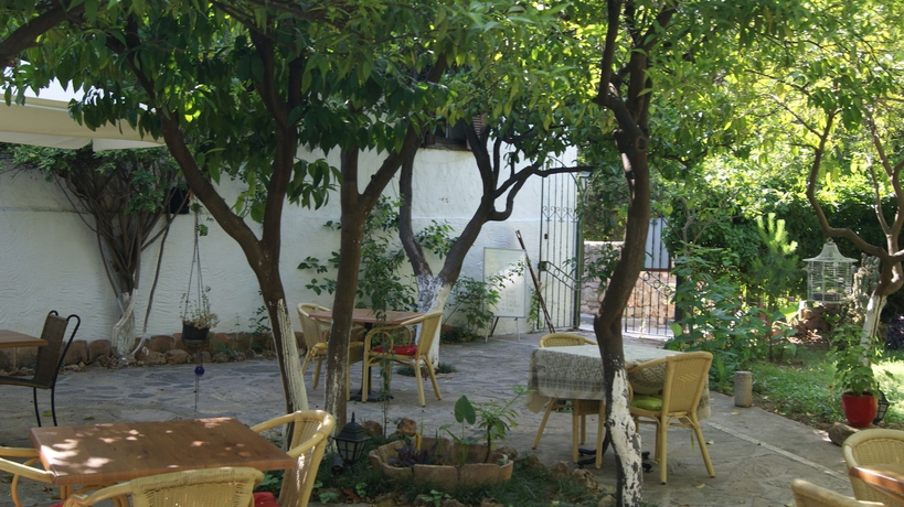Imagen de los exteriores del Hadrianus Hotel. Foto 11