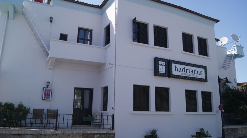 Imagen de los exteriores del Hadrianus Hotel. Foto 12