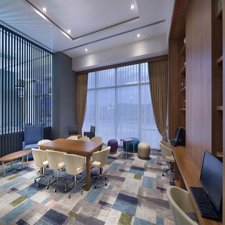 Imagen de los interiores del Hampton By Hilton Kocaeli. Foto 11