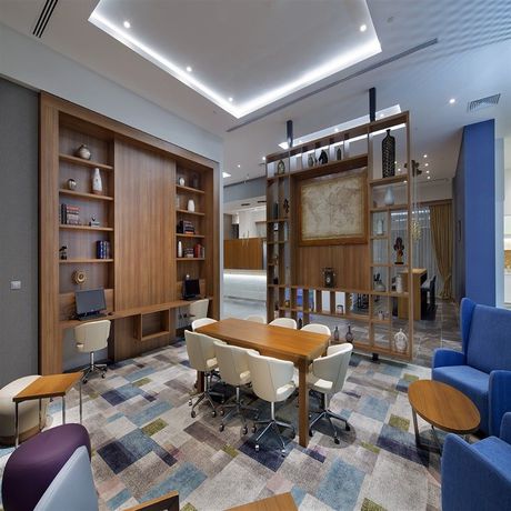 Imagen de los interiores del Hampton By Hilton Kocaeli. Foto 12
