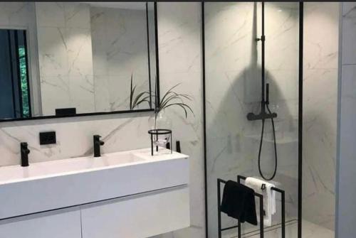 Imagen general del Hanza Tower 2BDR SPA & Sauna & Pool & Jacuzzi. Foto 17
