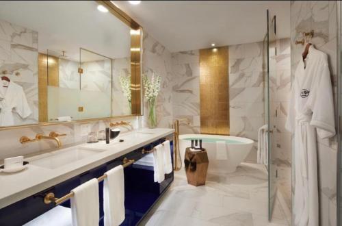 Imagen general del Hanza Tower GOLD - 24 Jacuzzi & Sauna & Pool. Foto 13