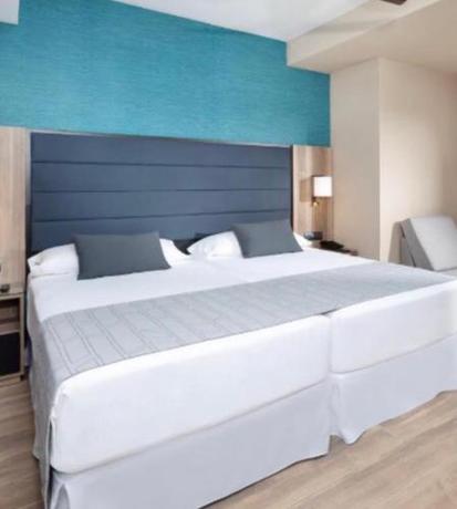 Imagen general del Hanza Tower HOLIDAY CLUB with Sauna & Jacussi & Pool & SPA. Foto 19