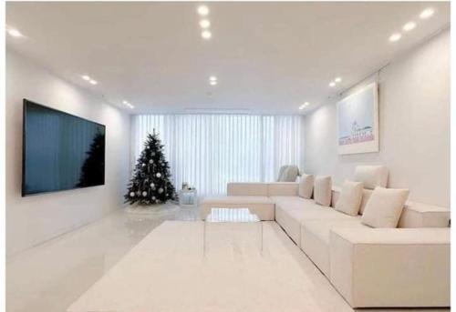 Imagen general del Hanza Tower WHITE Apartments SPA & Pool & Jacusi & Sauna. Foto 5