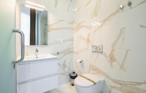 Imagen general del Hanza Tower WHITE Apartments SPA & Pool & Jacusi & Sauna. Foto 16