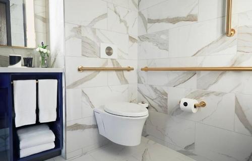 Imagen general del Hanza Tower WHITE SKY -23 Spa Jacuzzi Sauna Pool. Foto 14