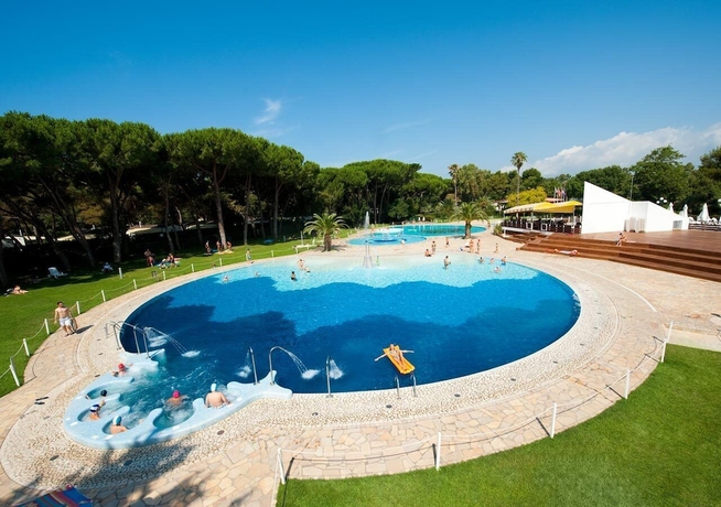Imagen de la piscina del Happy Camp in Camping Baia Domizia. Foto 18