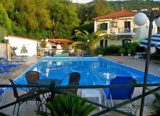 Imagen de la piscina del Harmony Resort, Parga. Foto 19