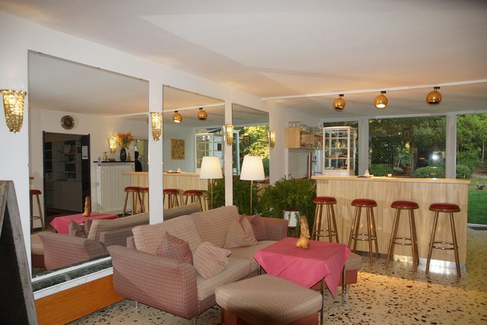 Imagen del bar/restaurante del Haus Am Kurpark Hotel Garni. Foto 2