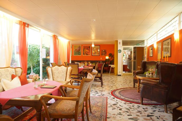 Imagen del bar/restaurante del Haus Am Kurpark Hotel Garni. Foto 3
