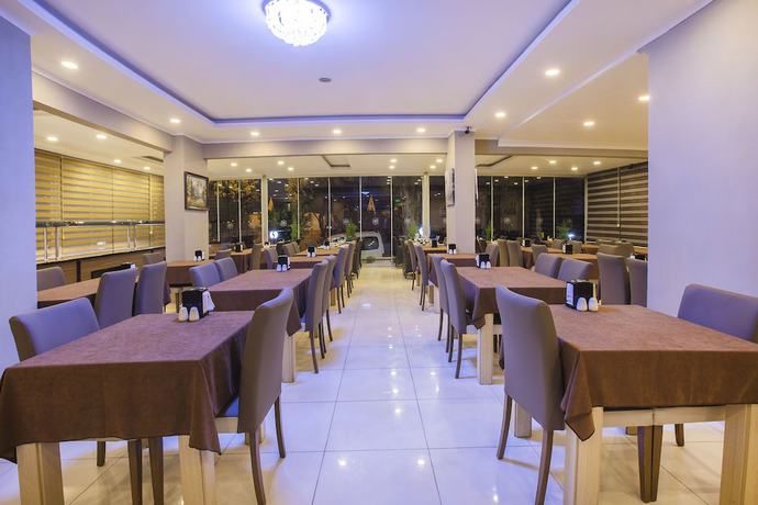 Imagen del bar/restaurante del Hawaii Suite Beach Hotel. Foto 4