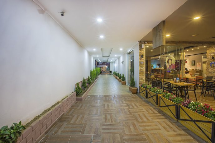 Imagen de los interiores del Hawaii Suite Beach Hotel. Foto 12