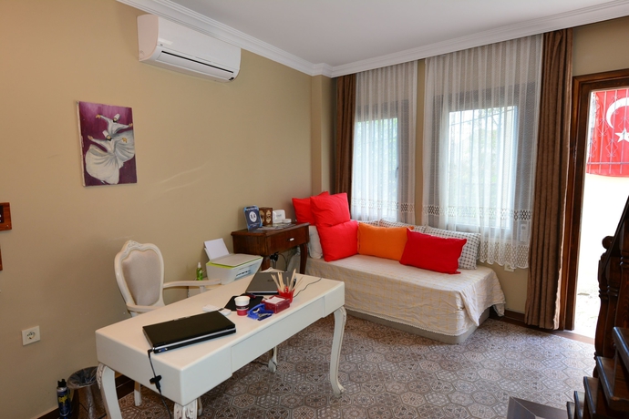 Imagen de los interiores del Hayriye Hanim Ege. Foto 19