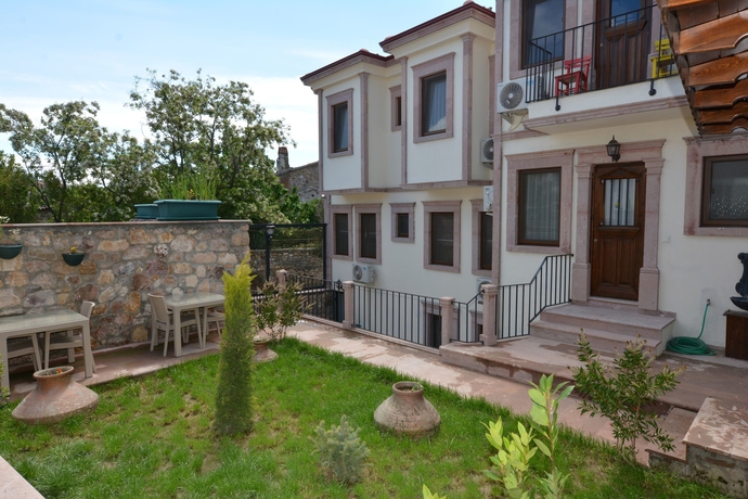 Imagen de los exteriores del Hayriye Hanim Ege. Foto 17