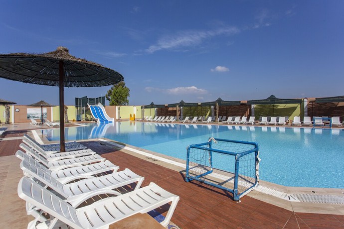 Imagen de la piscina del Hedef Beyt Hotel Resort and Spa. Foto 11