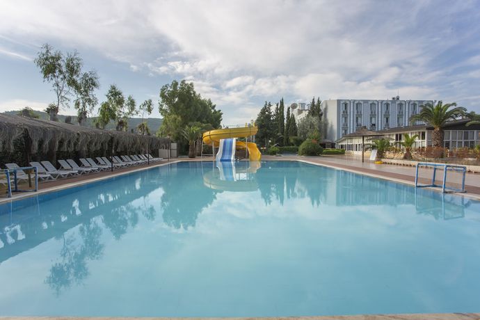 Imagen de la piscina del Hedef Beyt Hotel Resort and Spa. Foto 12